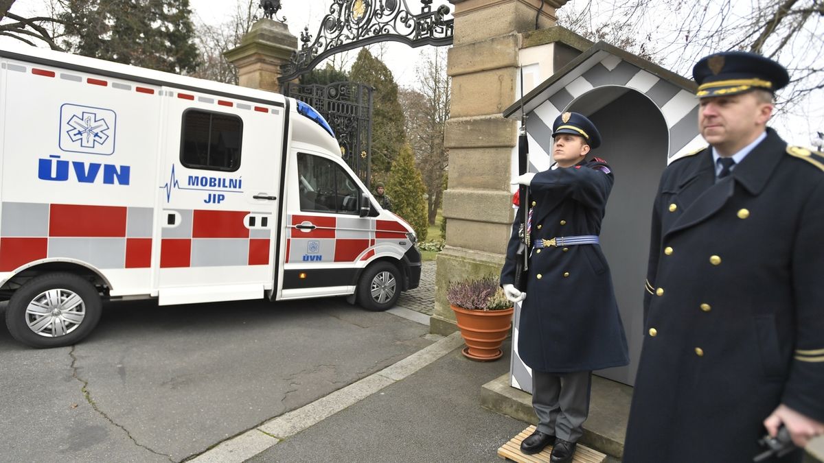 Zeman se rozhodl sám, nemocnice se zřekla zodpovědnosti za stav prezidenta